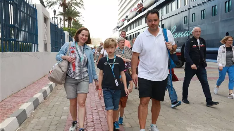 ميناء الإسكندرية يستقبل 2206 سائحين على متن السفينة MEIN SCHIFF.6