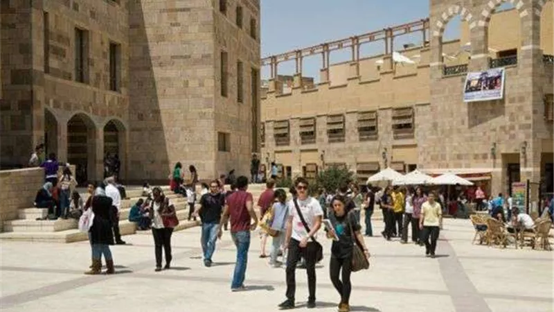 والد طالب الجامعة الأمريكية يرد على اتهام نجله بالتحرش بـ100 فتاة