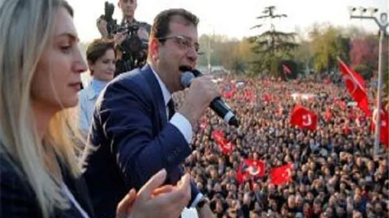 داوود أوغلو: أردوغان بلطجي ولا يرى غير قصره