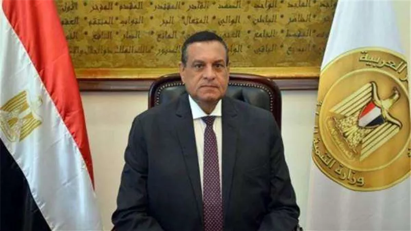 وزير التنمية المحلية: إقبال كبير من الجمهور على منتجات العارضين التراثية والحرفية