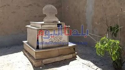 انهيار ابنة رجاء الجداوي أثناء تشيع الجثمان.. (صور)