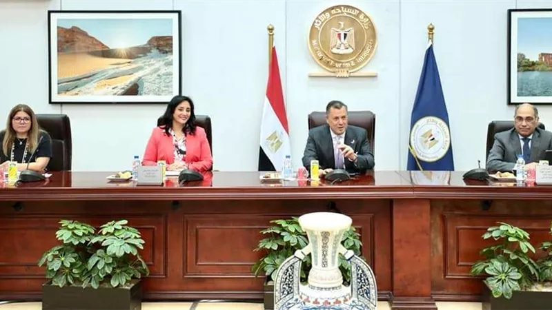 وزيرا السياحةوالهجرة يبحثان سبل تعزيز التعاون المشترك