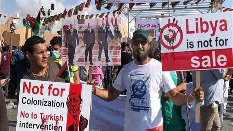 الشعب الليبي يخرج في مظاهرات حاشدة ضد الاحتلال التركي ببلادهم