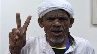 المستشار الطبي لـ مجلس الوزراء يوضح تفاصيل استقبالهم أقدم شيال في مصر