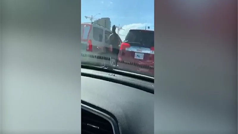 شجار عنيف بين سيدتين 