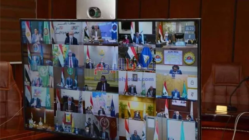 محافظ المنيا يتابع مع رئيس الوزراء الموقف العام خلال اجتماع مجلس المحافظين