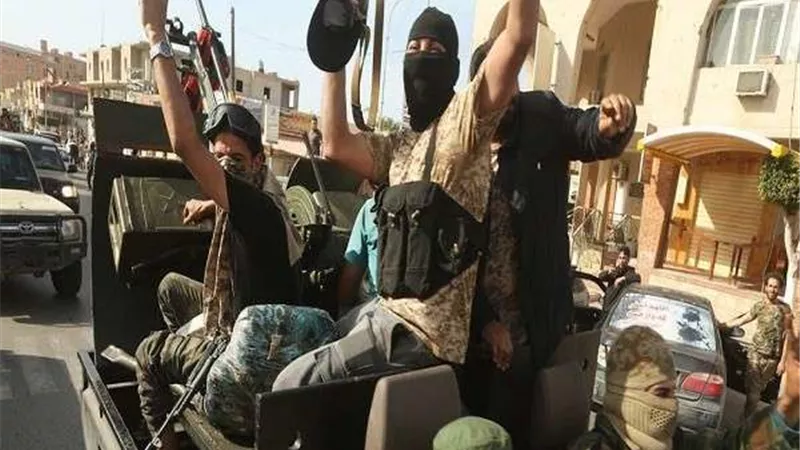 أنباء عن قيام تركيا بتركيب منظومة دفاع جديدة في قاعدة الوطية الجوية بعد قصفها