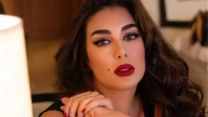 ياسمين صبري تحير جمهورها مجددا حول حقيقة حملها من أبو هشيمة.. صور