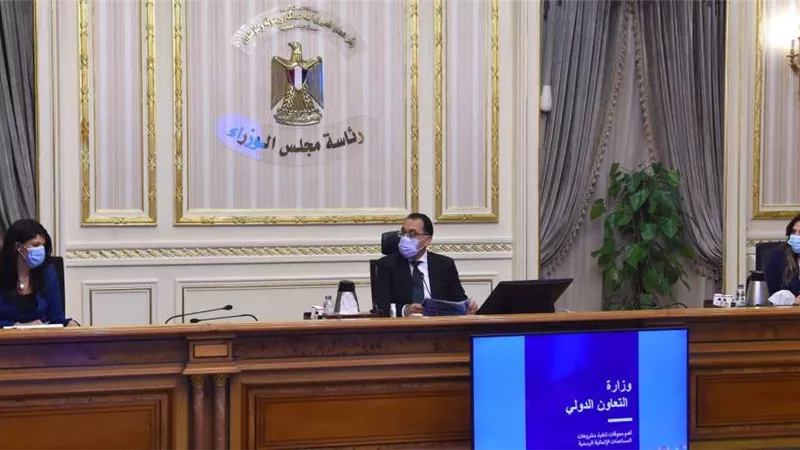 رئيس الوزراء يتابع مع وزيرة التعاون الدولي ملفات عمل الوزارة