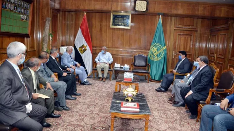 محافظ القليوبية يلتقي بفريق عمل وزارة المالية المكلف بميكنة منظومة العمل