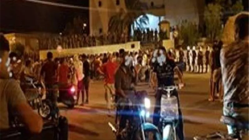 عاجل.. اندلاع مواجهات عنيفة بين متظاهرين والجيش في تونس (فيديو)