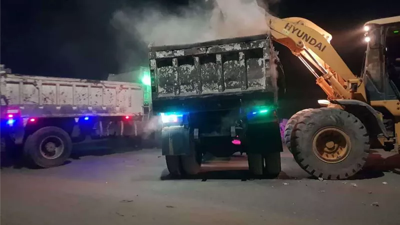 رفع ٨٥٠ طن من المخلفات والرتش بطريق المنصورية أبو النمرس