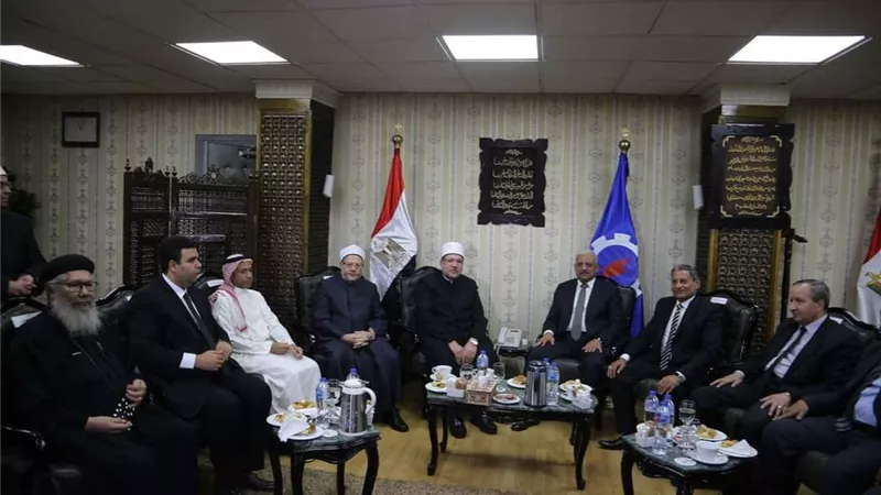 «صقر» يستقبل وزير الأوقاف والمفتي احتفالا بالعيد القومي الـ ٤٩ للمحافظة