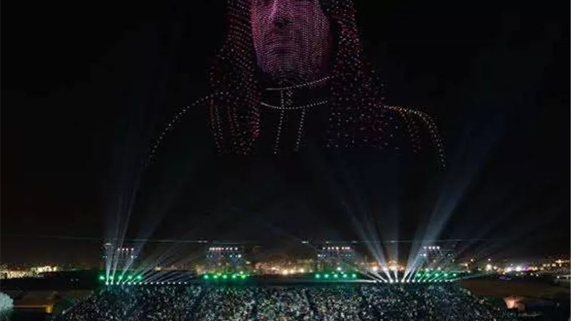 عمرو اديب : إعلانات فعاليات موسم الرياض في كل شوارع القاهرة و العالم