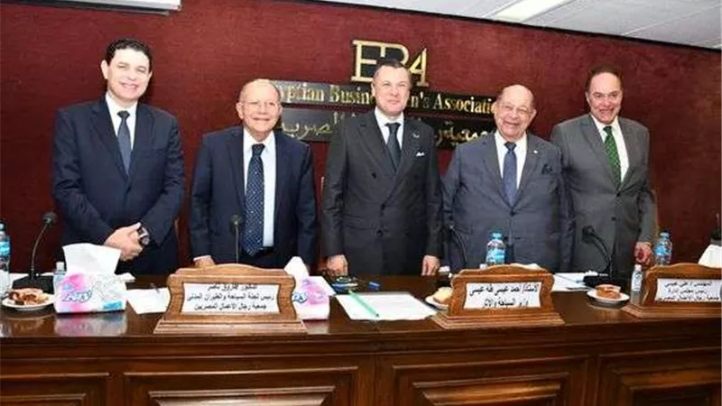 - وزير السياحة يستعرض العناوين الرئيسية لمسودة الاستراتيجية الوطنية