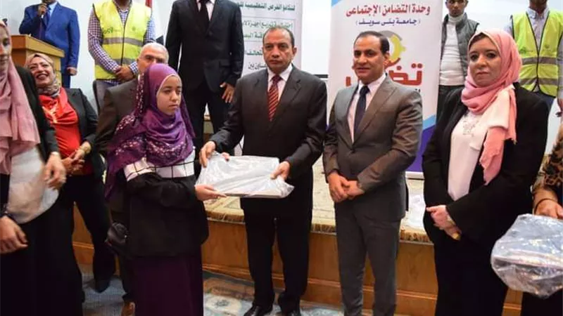 توزيع 51 لاب توب على أبناء كلية ذوي الاحتياجات الخاصة ببني سويف