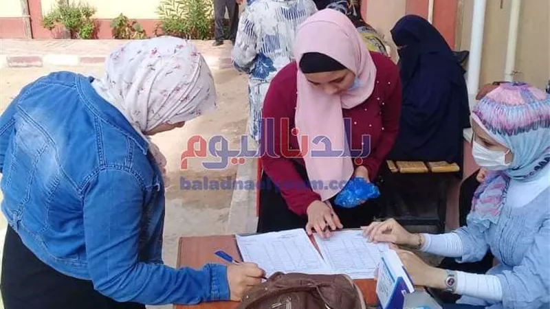 طلاب الثانوية العامة بالغربية يؤدون امتحان الكيمياء والجغرافيا