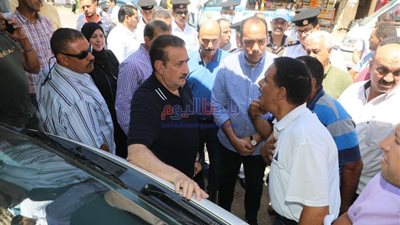 محافظ المنوفية يستمع لشكاوى المواطنين ويوجه التفتيش بفحصها