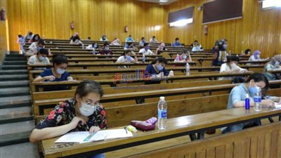 رئيس جامعة المنيا يتابع امتحانات الفرق النهائية بكلية الهندسة