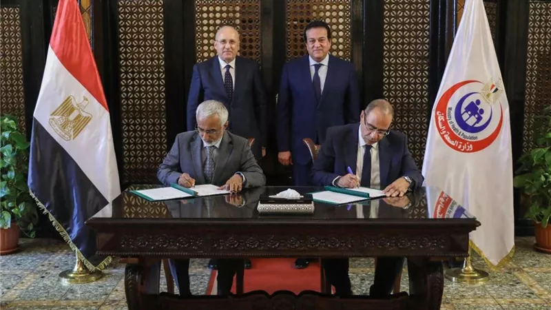 «عبدالغفار» يشهد توقيع بروتوكول تعاون بين اللجنة العليا للتخصصات الطبية والمجلس العربي للاختصاصات الصحية