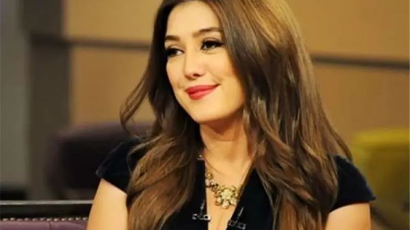 شاهد.. كندة علوش تفاجئ متابعيها بصورة من على البحر