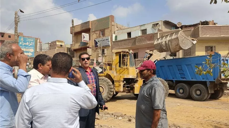 رفع 6 أكشاك مخالفة ونقل خطوط الاتصالات والكهرباء الأرضية وإزالة الإشغالات ببني سويف