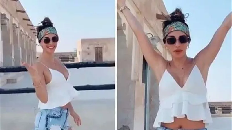 بملابس فاضحة.. قطر تسمح لعارضة أزياء بالرقص داخل المساجد 