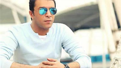 مصطفى كامل يحضر أول حفل لحمو بيكا بعد حصوله على الكارنيه.. والسبب