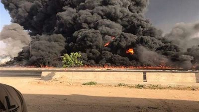 25 سيارة إطفاء و8 جزانات للسيطرة على انفجار الطريق الصحراوي