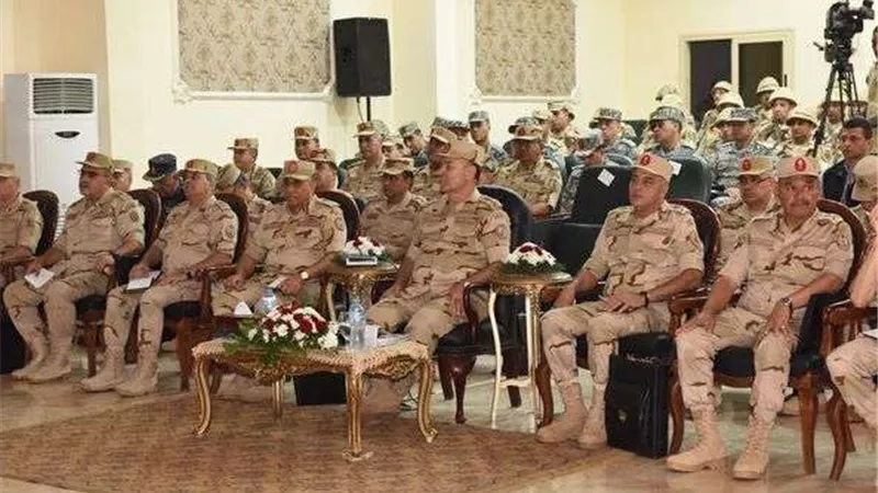 الفريق أسامة عسكر يشهد تنفيذ مشروع مراكز القيادة التعبوي التكتيكي 
