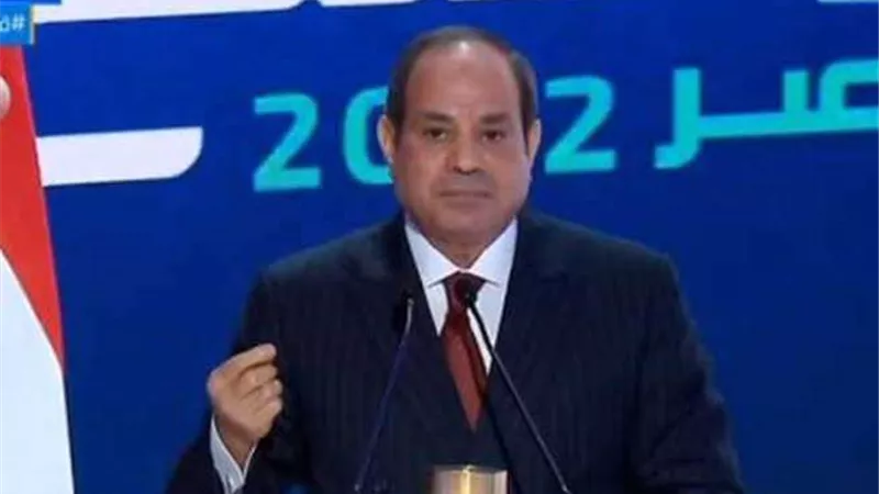 الرئيس السيسي يحيي الجيش لدوره في دعم الدولة وتحقيق التنمية