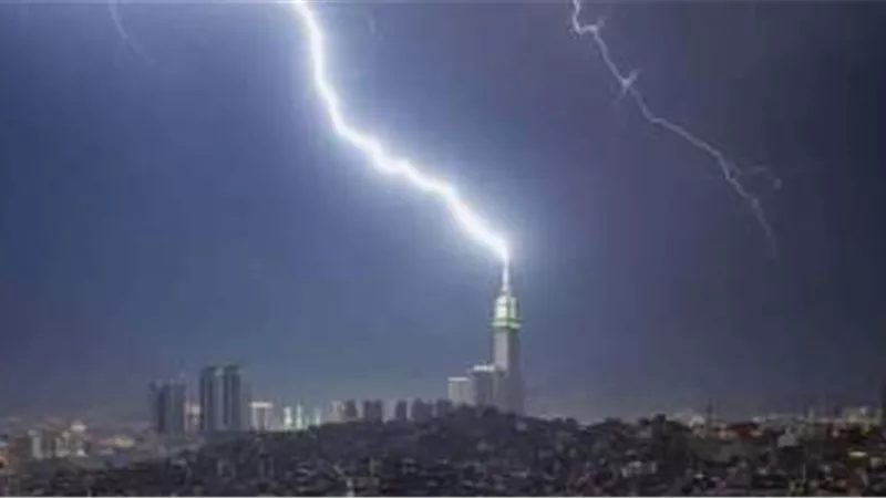 طقس الخليج | أمطار رعدية ورياح شديدة بأجواء غير مألوفة