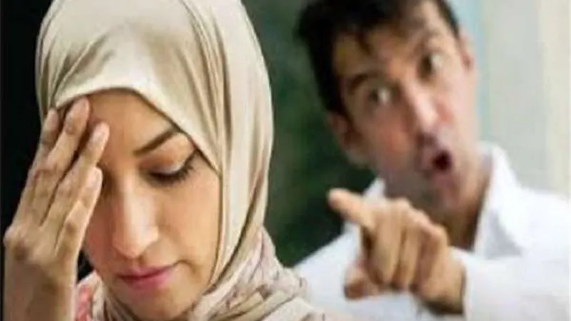 زوج يتهم زوجته بالعمل فى الدعارة.. والزوجة: هجرنى بسبب التزامي
