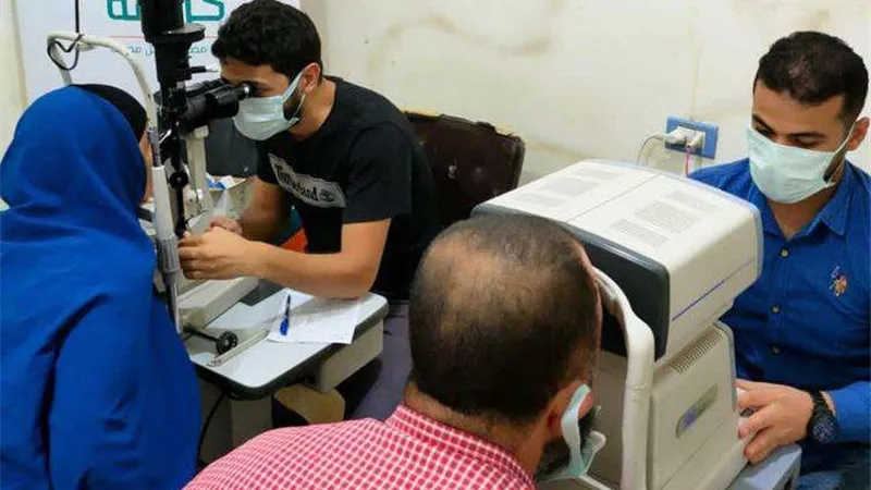 الصحة: تقديم الخدمات الطبية لـ 2182 مواطن بواسطة قوافل متخصصة في طب العيون بأسيوط والمنيا