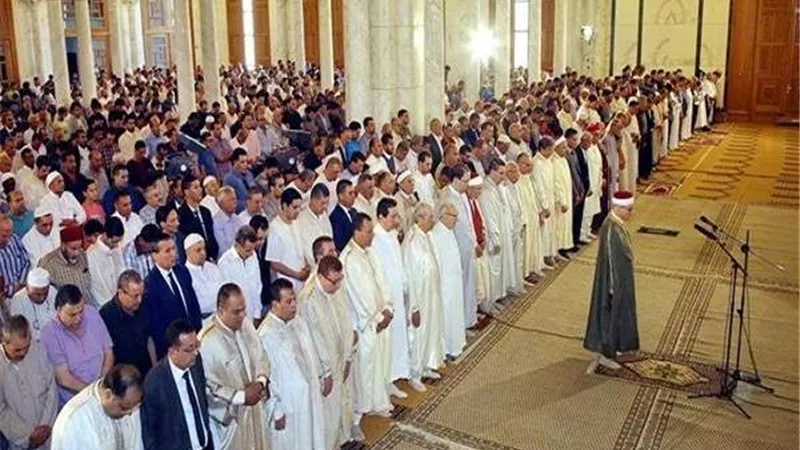باستثناء صلاة الجمعة.. المغرب يعيد فتح المساجد أمام المصلين
