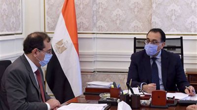 وزير البترول يتابع تنفيذ المشروع القومي لتوصيل للغاز الطبيعى
