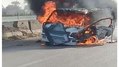 تفحم  ميكروباص إثر اشتعال النيران في فيصل