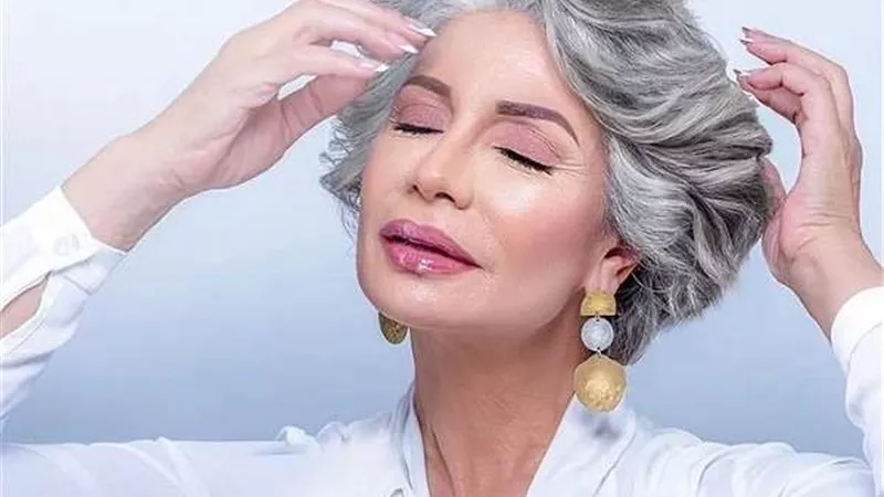 سوسن بدر تعلق بسخرية على مجلة نصف الدنيا.. صور