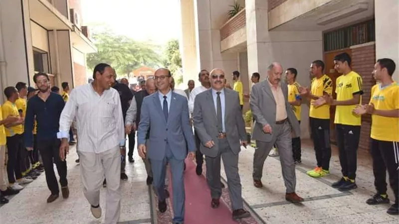 رئيس جامعة أسيوط يفتتح مسجد كلية التربية الرياضية