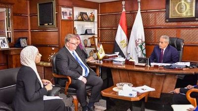 مسؤول بـ