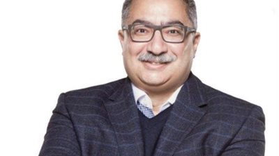 إبراهيم عيسى: من يشترطون عدم ملامسة الفنانات محدودي الموهبة