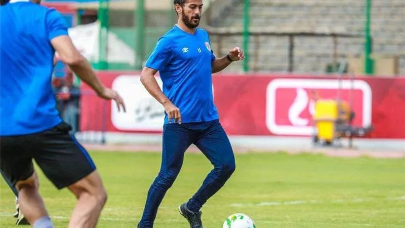 وليد سليمان يؤازر لاعبي الأهلي قبل موقعة السوبر .. وجلسة لكولر مع معاونيه