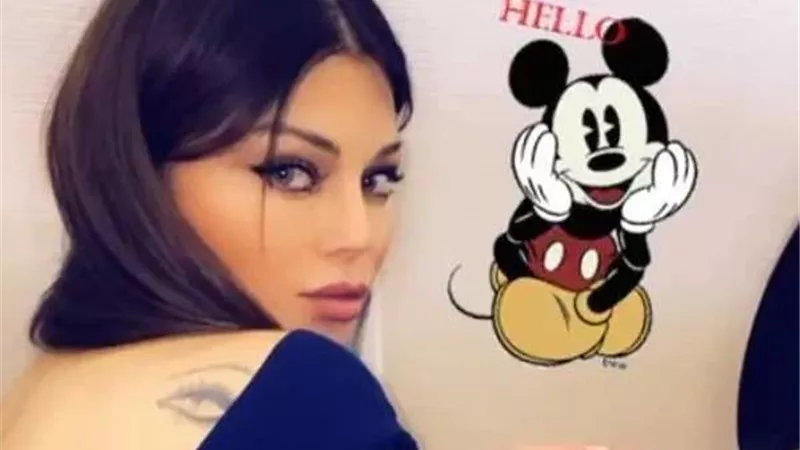 بعد وصولها مصر| أول ظهور لهيفاء وهبي من طائراتها.. صور