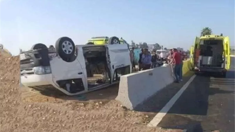 بالاسماء.. إصابة 6 أشخاص إثر انقلاب سيارة بصحراوي المنيا