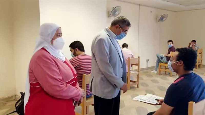 نائب رئيس جامعة بنها لشئون التعليم يتفقد الامتحانات بكليتى الحاسبات والتربية الرياضية