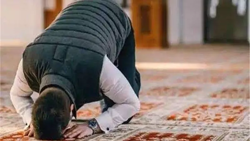 ما حكم التسبيح على اليد اليسرى بعد صلاة؟.. دار الإفتاء تجيب