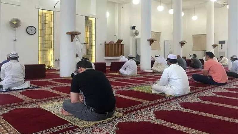 بعد توقف دام لأشهر.. الكويت تعلن استئناف صلاة الجمعة بالمساجد 
