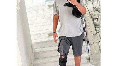 بعد إصابته بشرخ في الركبة.. شاهد أحمد فهمي يطمئن جمهوره