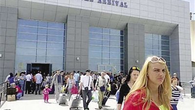 مطار الغردقة الدولي يستقبل 120 رحلة طيران تقل 18 ألف سائح