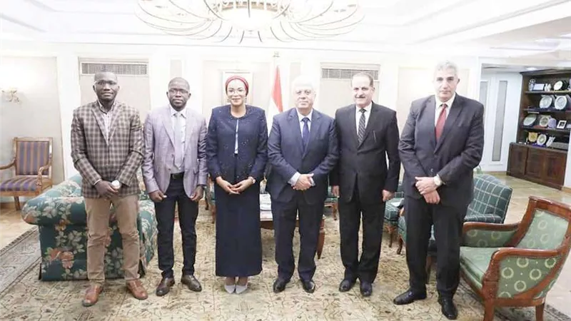 وزير التعليم العالي يبحث مع نظيرته بـ غينيا آليات التعاون بين البلدين